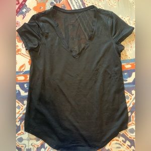 LULULEMON black mesh v neck